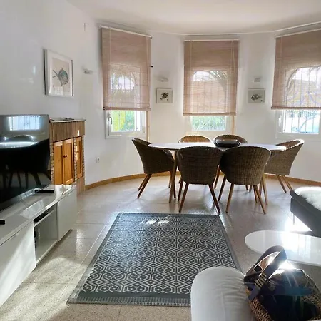 En 8 Personas Con Piscina Privada Y Estacionamiento - Hisp-217-216 Villa