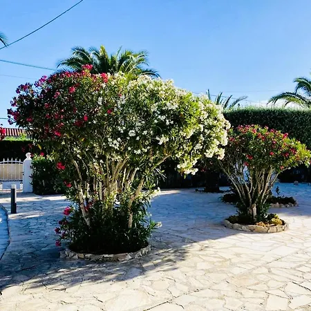 Villa En 8 Personas Con Piscina Privada Y Estacionamiento - Hisp-217-216